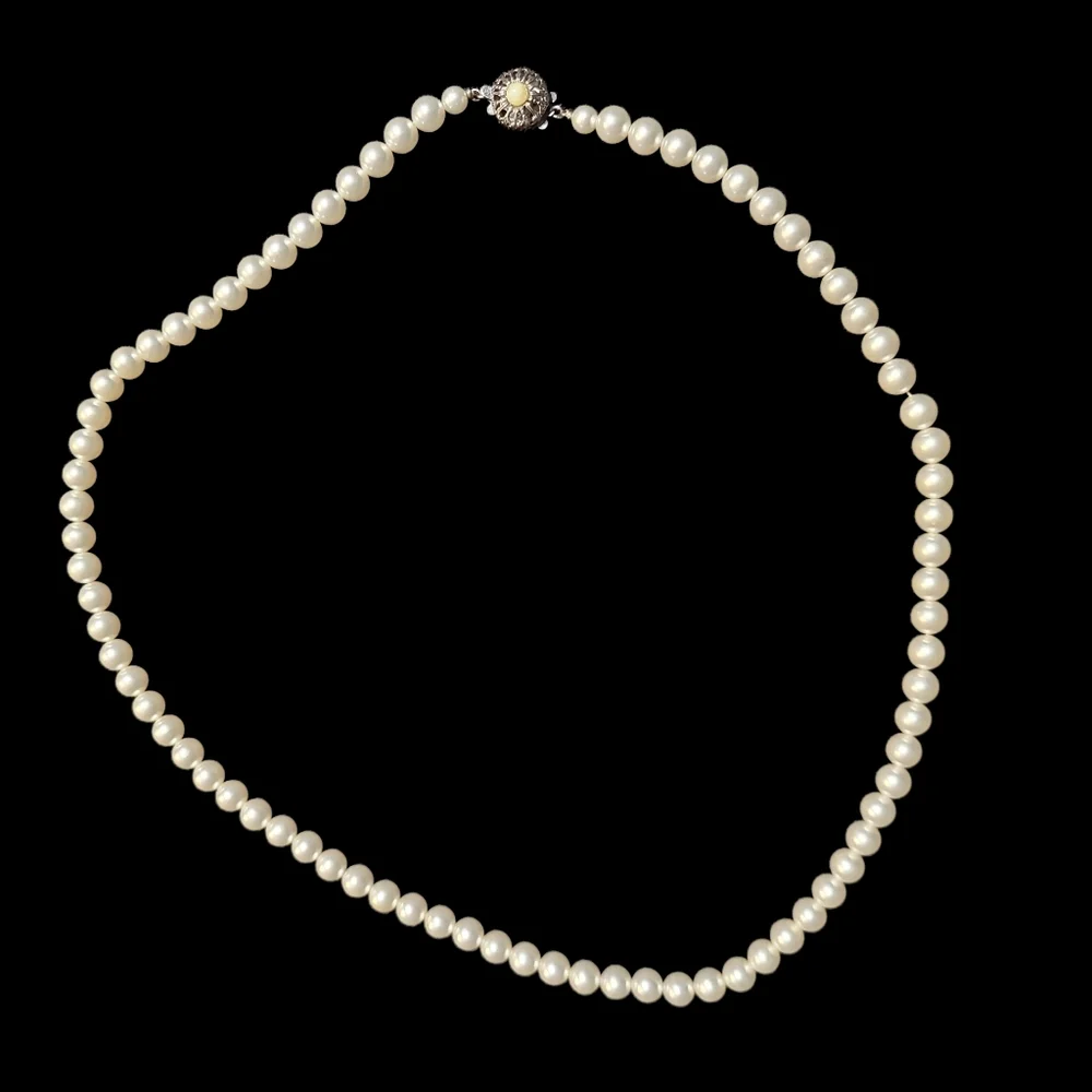 Sarah Coventry Classic Cream Pearl Necklace - Picture 1 of 3